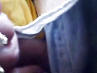 Busty sürtük onu kedi ve dolgun dudaklar üzerinde yerli türk porno sex bir çubuk kullanır